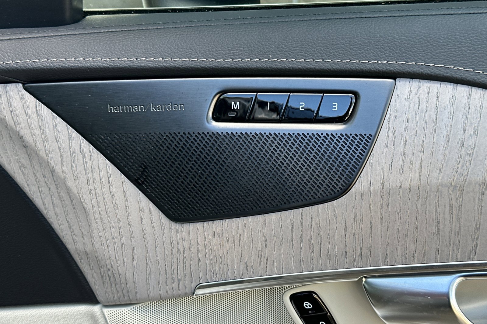 Certified 2024 Volvo XC90 B6 Ultimate w/ Protection Package Premier AWD/4WD image 22