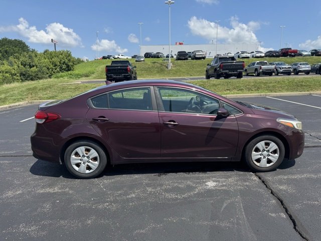 Used 2017 Kia Forte LX image 2