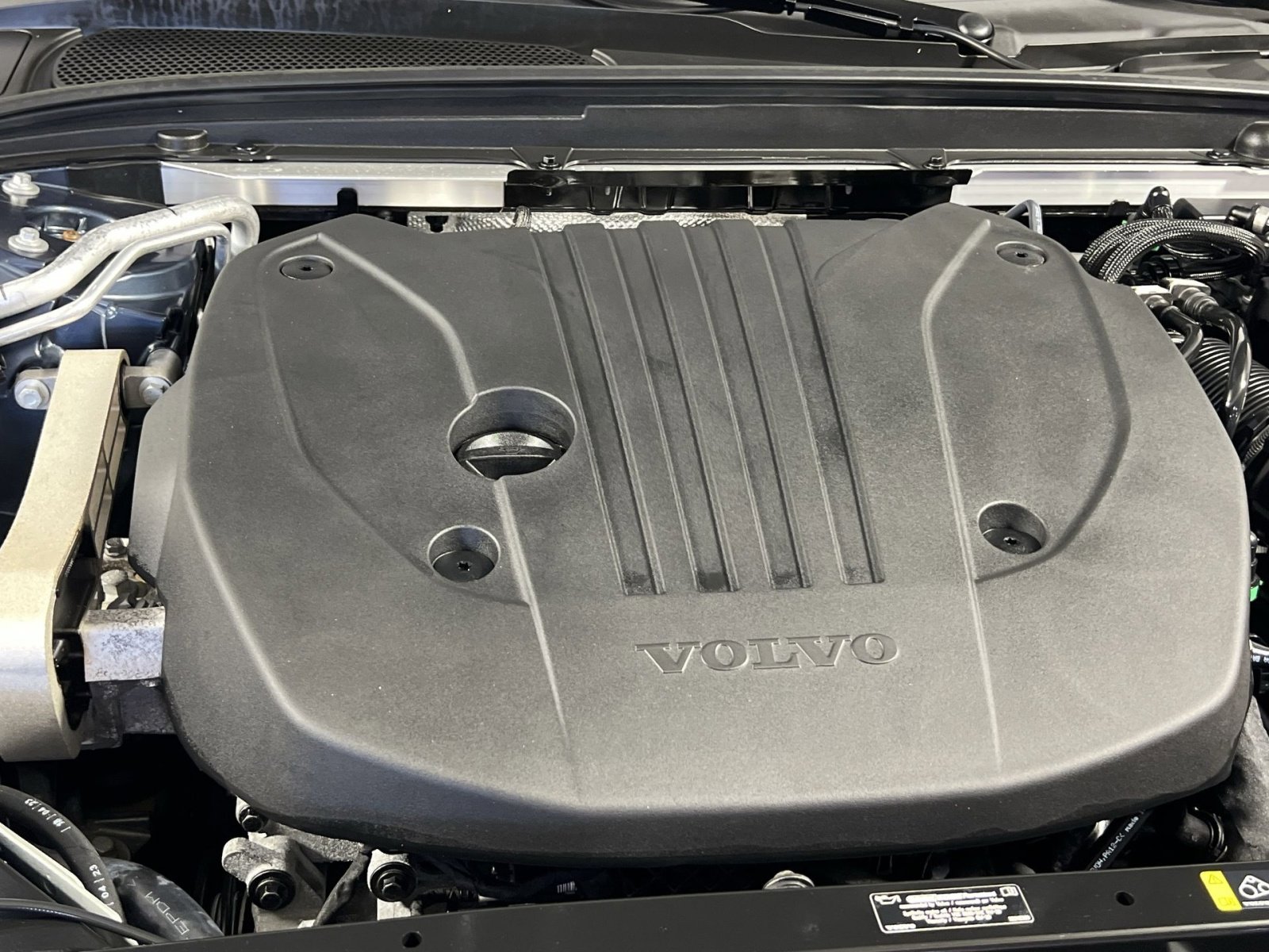 Used 2024 Volvo V60 B5 Cross Country Plus w/ Protection Package Premier image 29