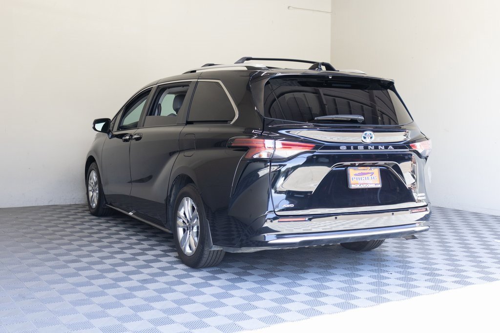 Used 2024 Toyota Sienna Limited image 10