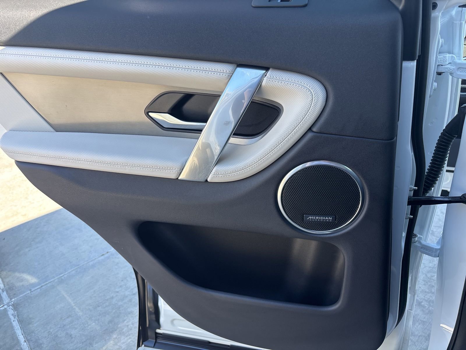 Certified 2025 Land Rover Discovery Sport Dynamic SE image 15