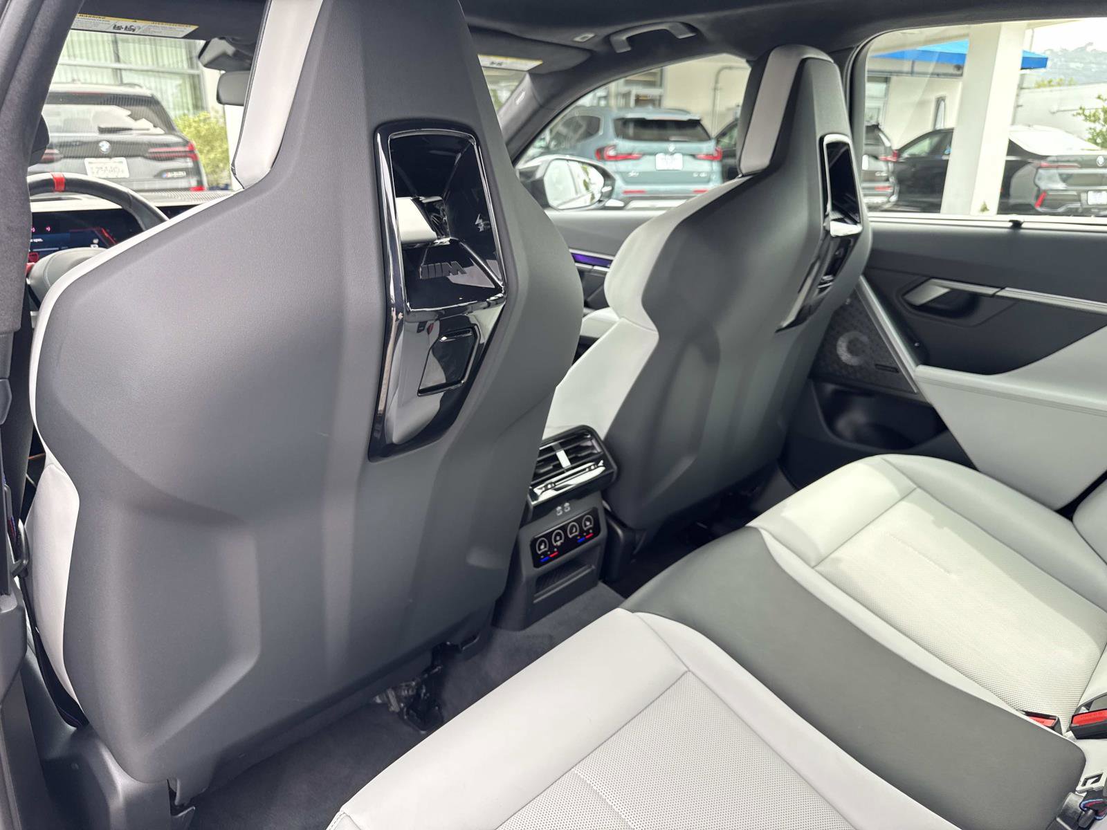 Used 2025 BMW M5 w/ Carbon Package image 10