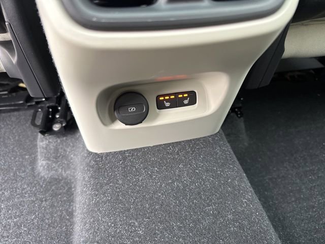 Certified 2023 Volvo XC40 B5 Plus w/ Climate Package image 14