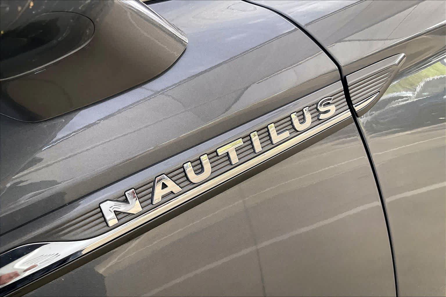 Used 2022 Lincoln Nautilus Reserve w/ Monochromatic Package FWD image 30