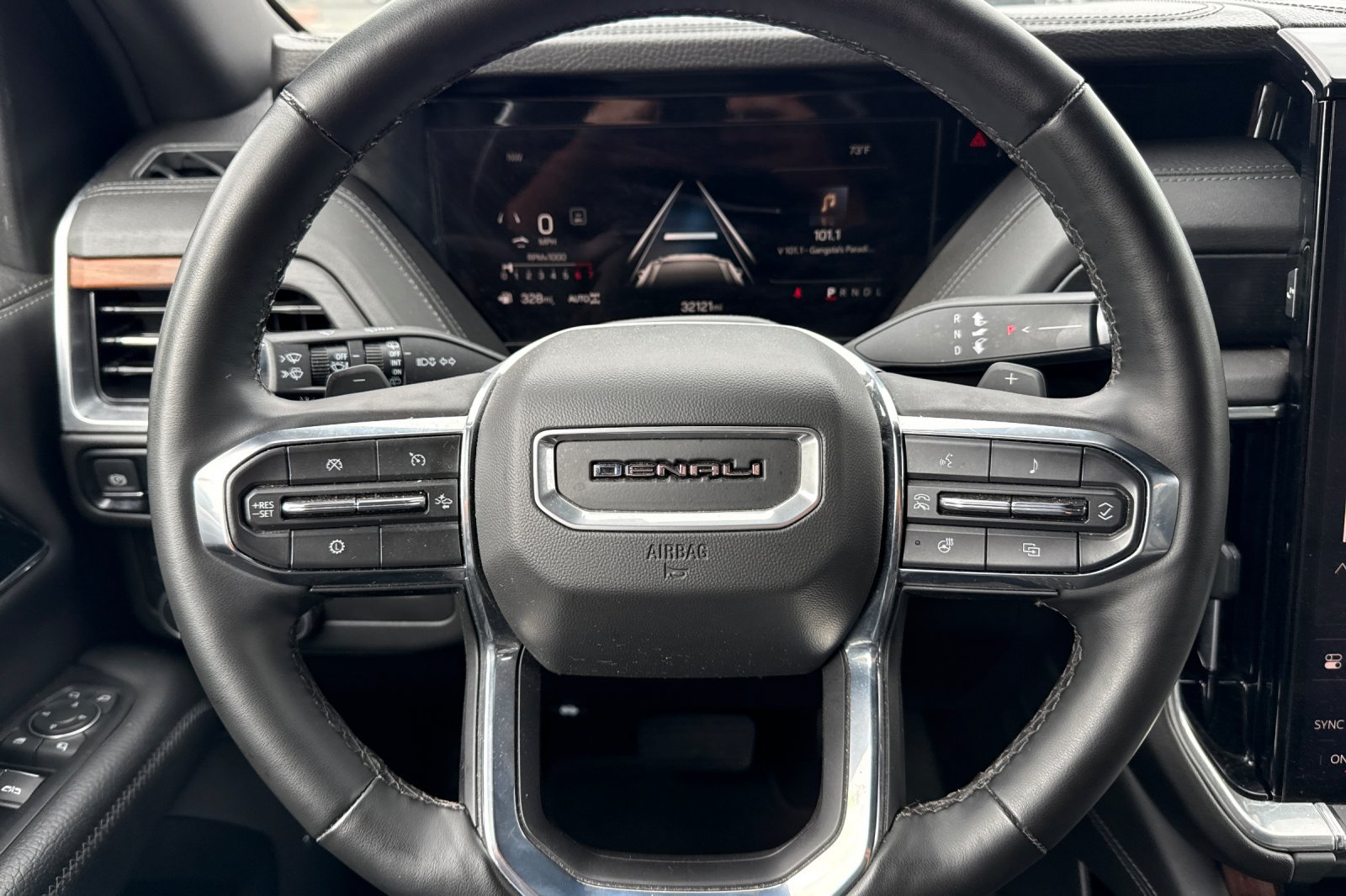Used 2025 GMC Yukon Denali AWD/4WD image 30