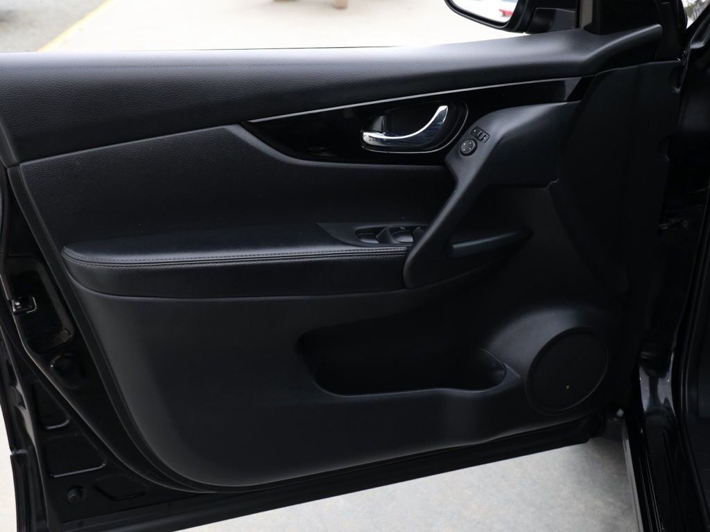 Used 2022 Nissan Rogue Sport SV image 23