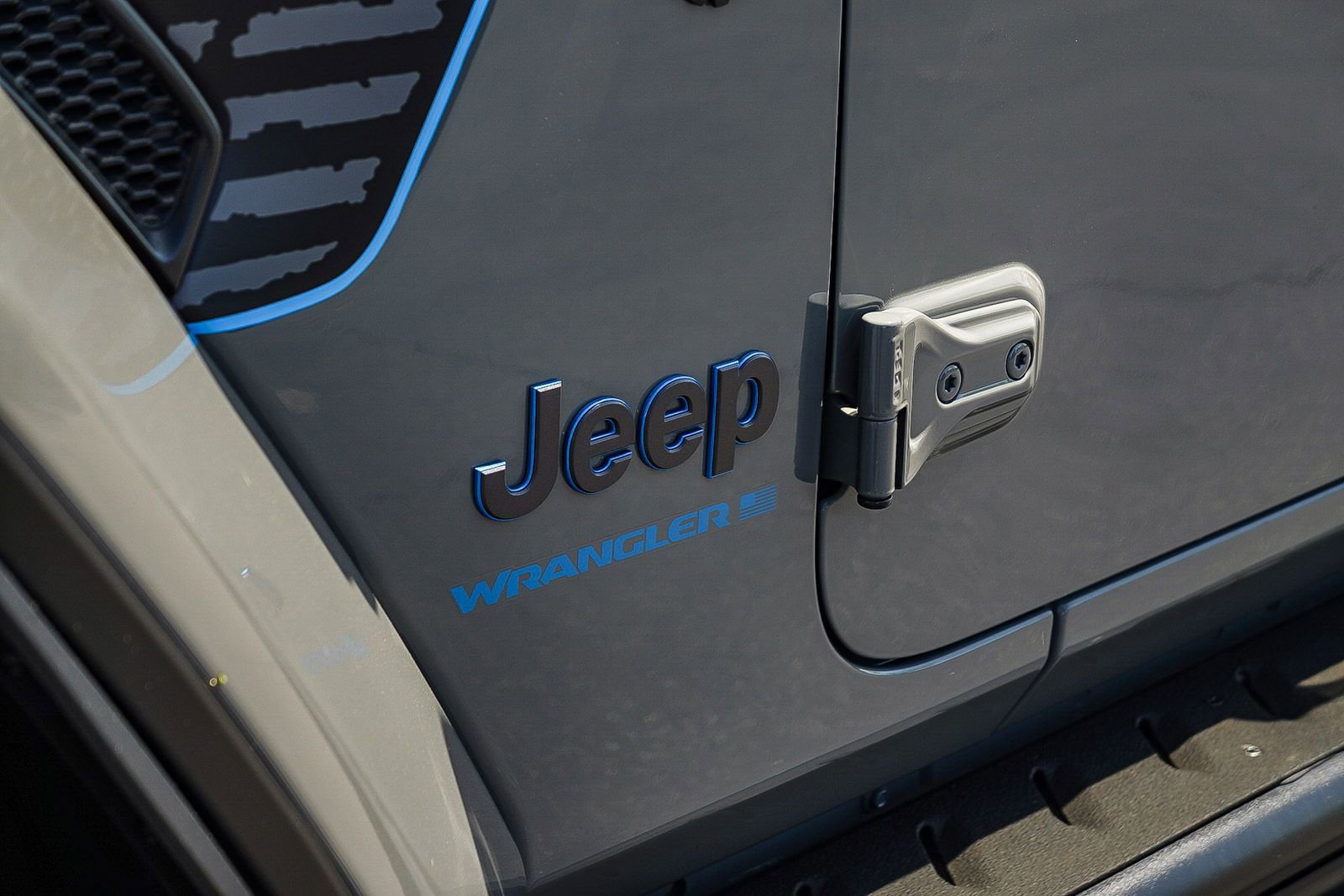 Used 2023 Jeep Wrangler Unlimited Rubicon 4xe w/ Cold Weather Group AWD/4WD image 9