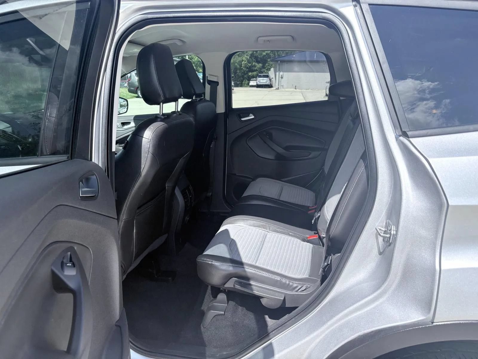 Used 2018 Ford Escape SE w/ SE Sport Appearance Package AWD/4WD image 12