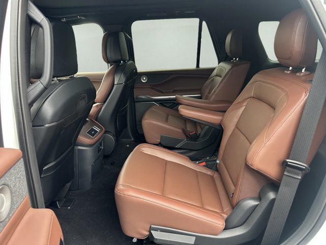 New 2027 Lincoln Navigator Reserve AWD/4WD image 11