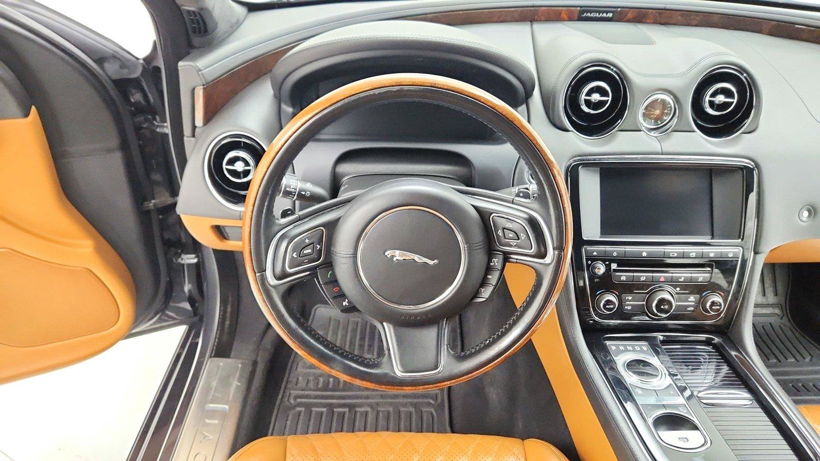 Used 2016 Jaguar XJ L Portfolio AWD/4WD image 19