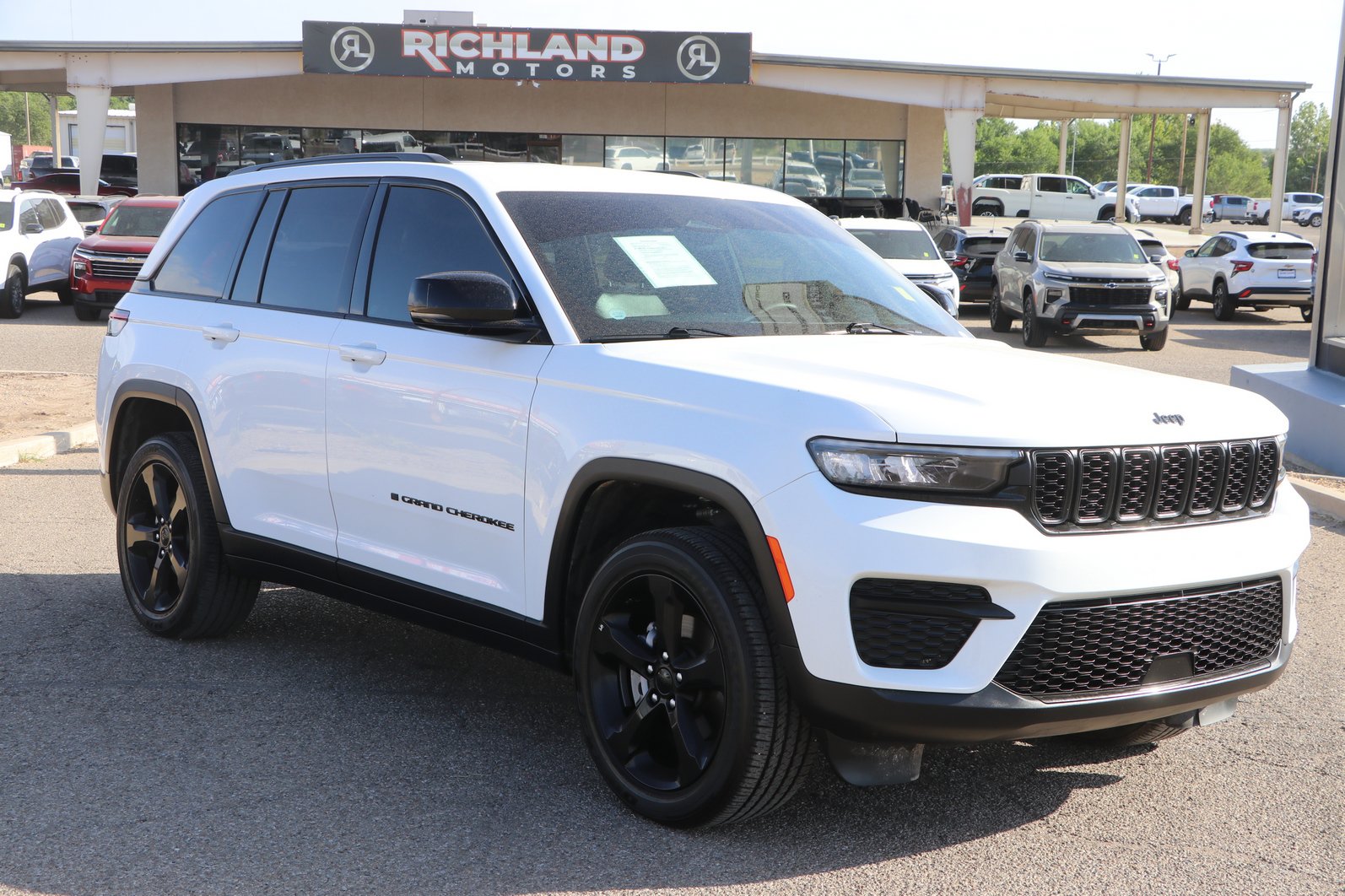 Used 2024 Jeep Grand Cherokee Altitude