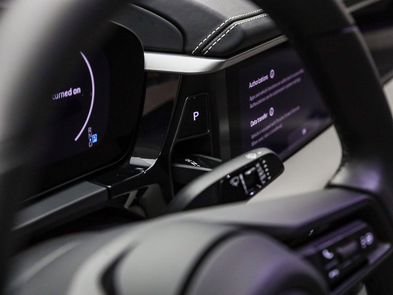 Certified 2025 Porsche Macan Electric image 27