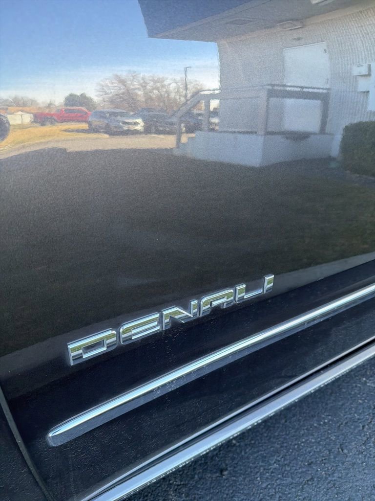Used 2016 GMC Yukon Denali image 5