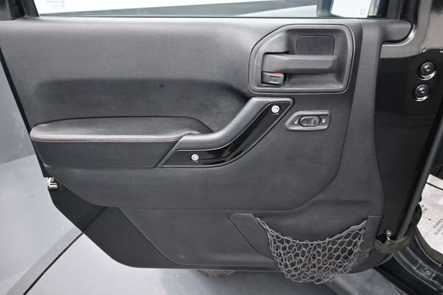 Used 2012 Jeep Wrangler Unlimited Sahara AWD/4WD image 15