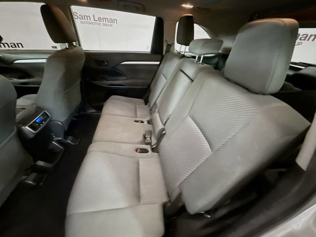 Used 2019 Toyota Highlander LE AWD/4WD image 22