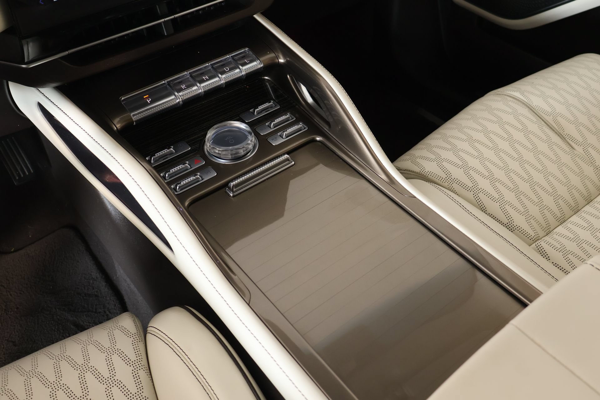 Certified 2024 Lincoln Nautilus Black Label w/ Jet Appearance Package (87T) AWD/4WD image 8