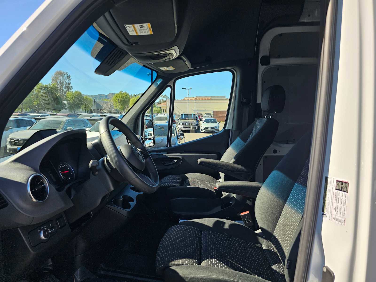 Used 2025 Mercedes-Benz Sprinter 2500 image 20