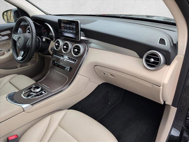 Used 2019 Mercedes-Benz GLC 350e 4MATIC image 24
