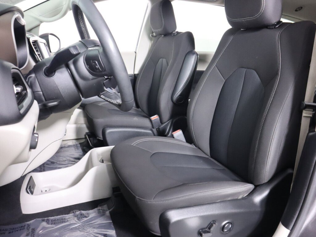 Used 2023 Chrysler Voyager LX FWD image 27