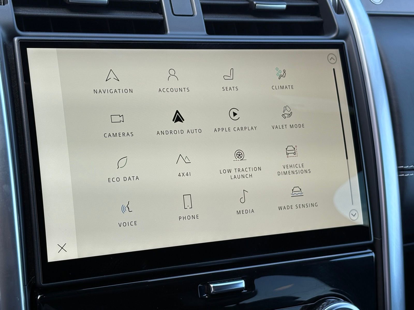 Used 2024 Land Rover Discovery Metropolitan Edition image 29