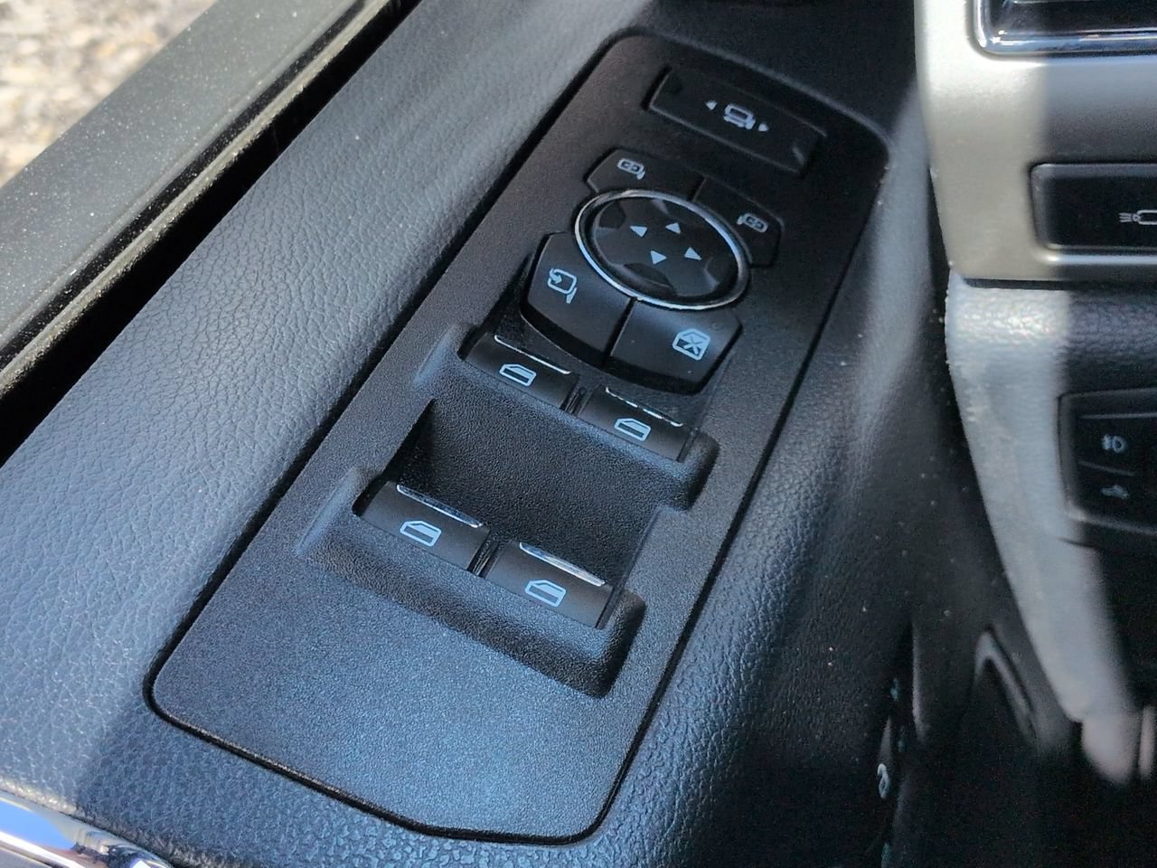 Used 2022 Ford F250 Lariat w/ Tremor Off-Road Package AWD/4WD image 25