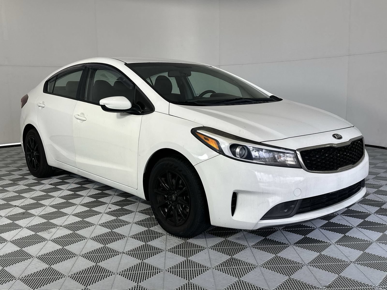 Used 2017 Kia Forte LX FWD image 2