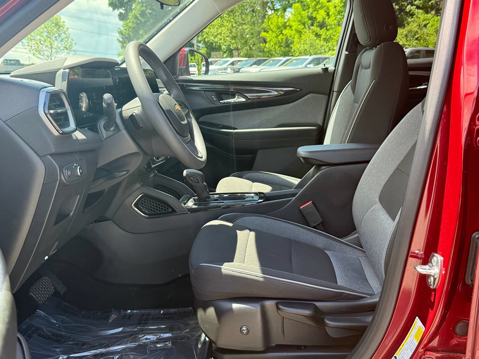 Certified 2025 Chevrolet TrailBlazer LT w/ Driver Confidence Package AWD/4WD image 16