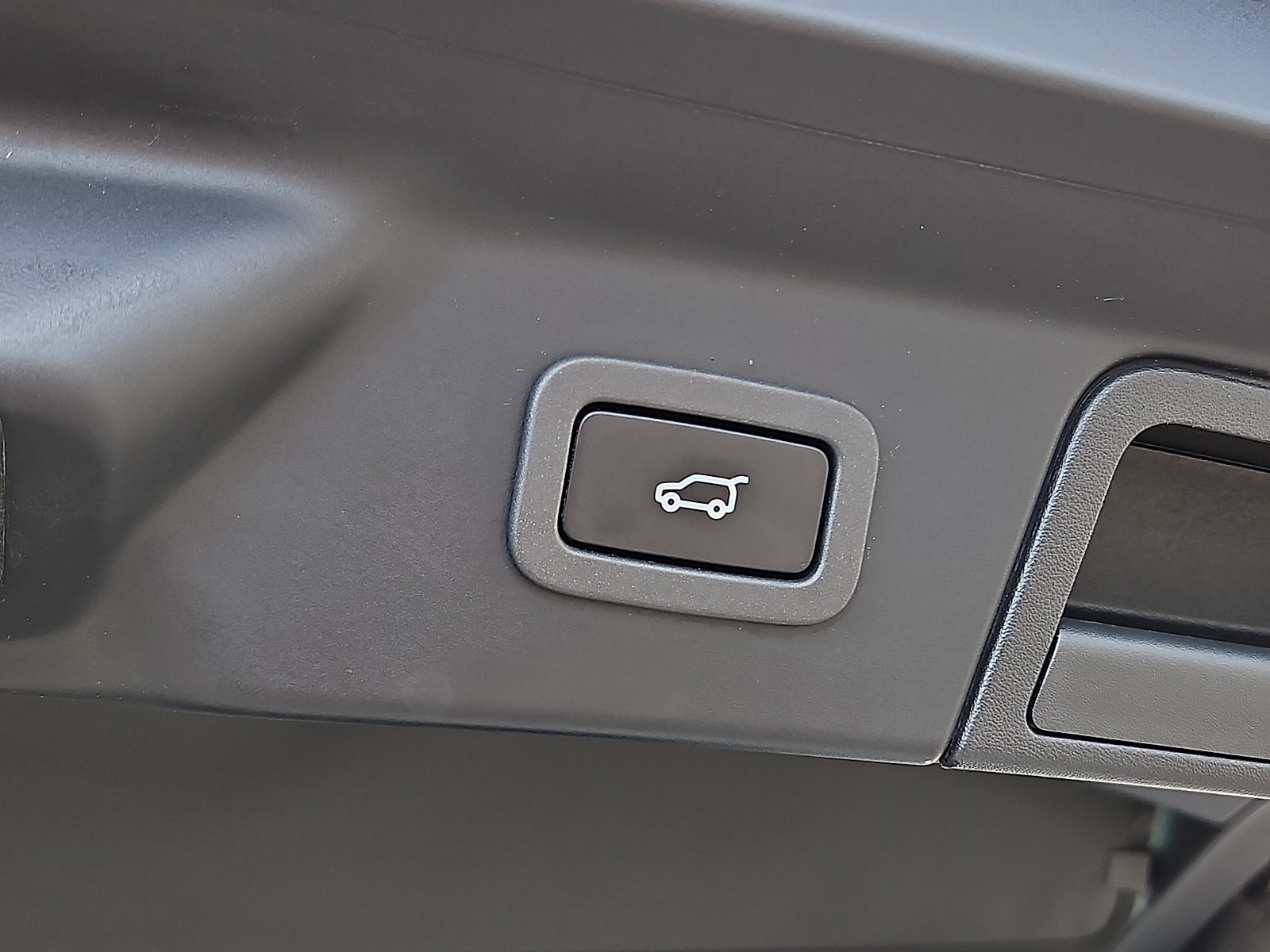 Used 2020 Land Rover Range Rover Velar R-Dynamic S image 30