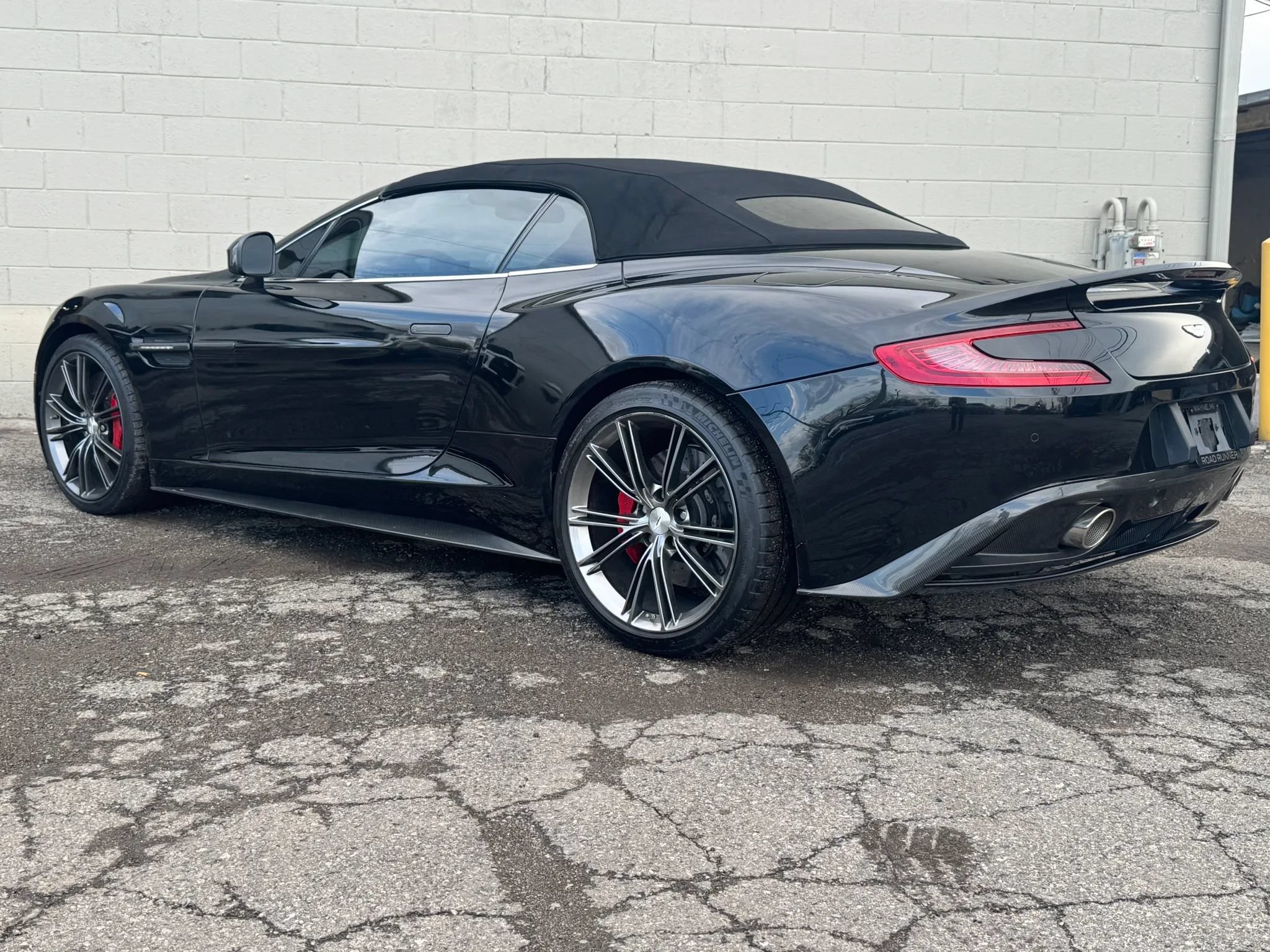 Used 2014 Aston Martin Vanquish Volante RWD image 11