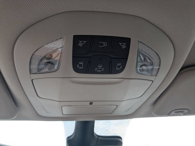 Used 2024 Chrysler Pacifica Touring-L FWD image 28