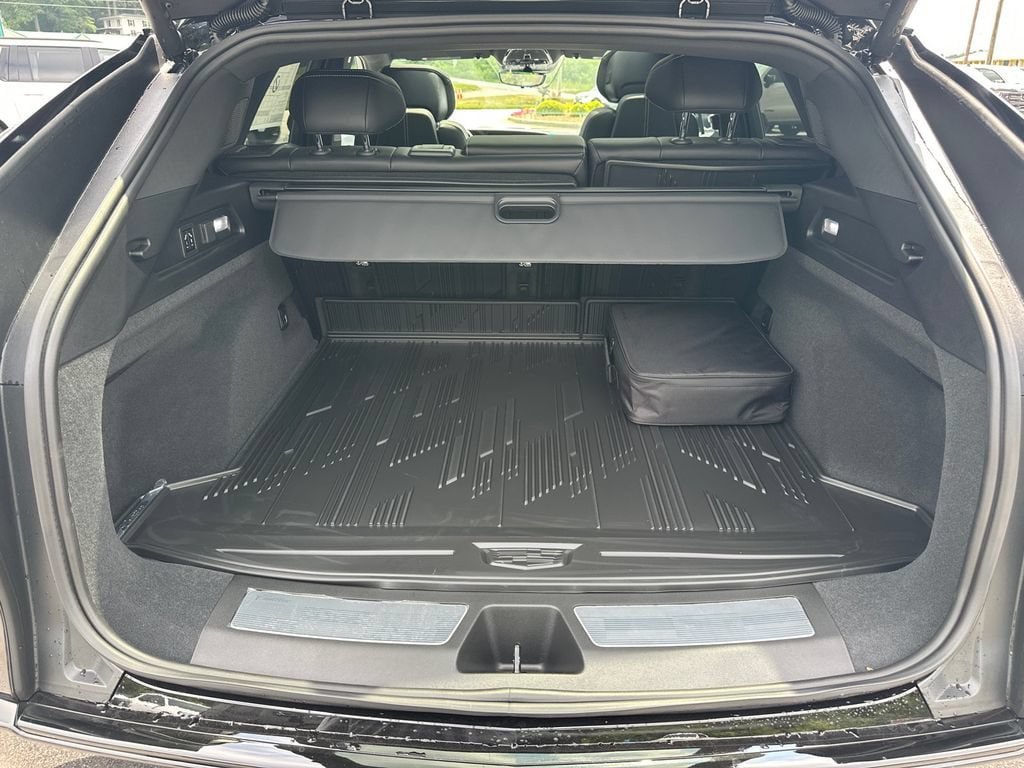 New 2026 Cadillac Lyriq V w/ LPO, Floor Liner Package AWD/4WD image 18