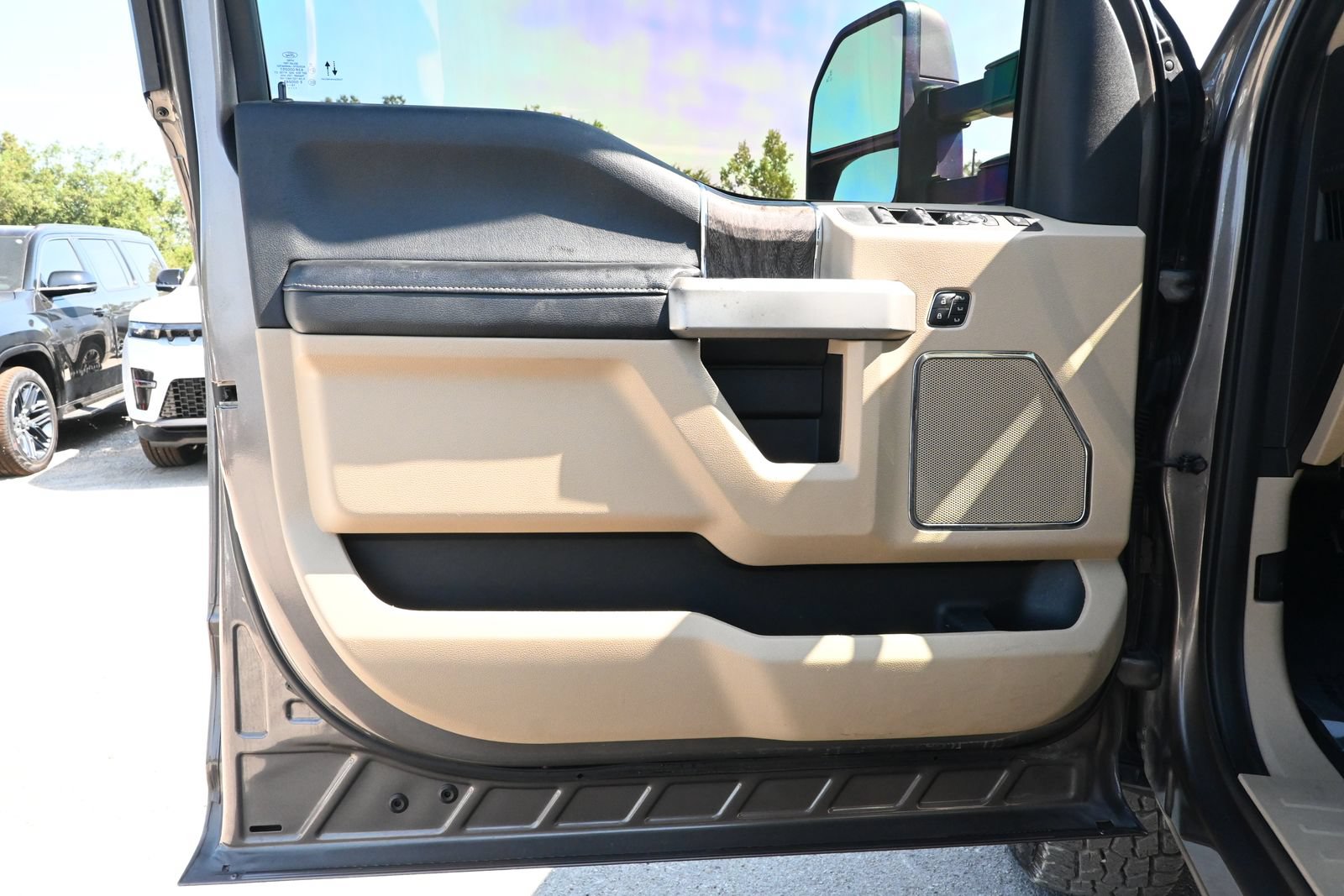 Used 2019 Ford F250 Lariat w/ Lariat Ultimate Package AWD/4WD image 8