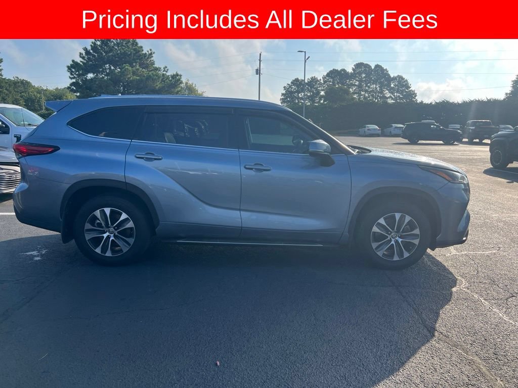 Used 2021 Toyota Highlander XLE AWD/4WD image 17