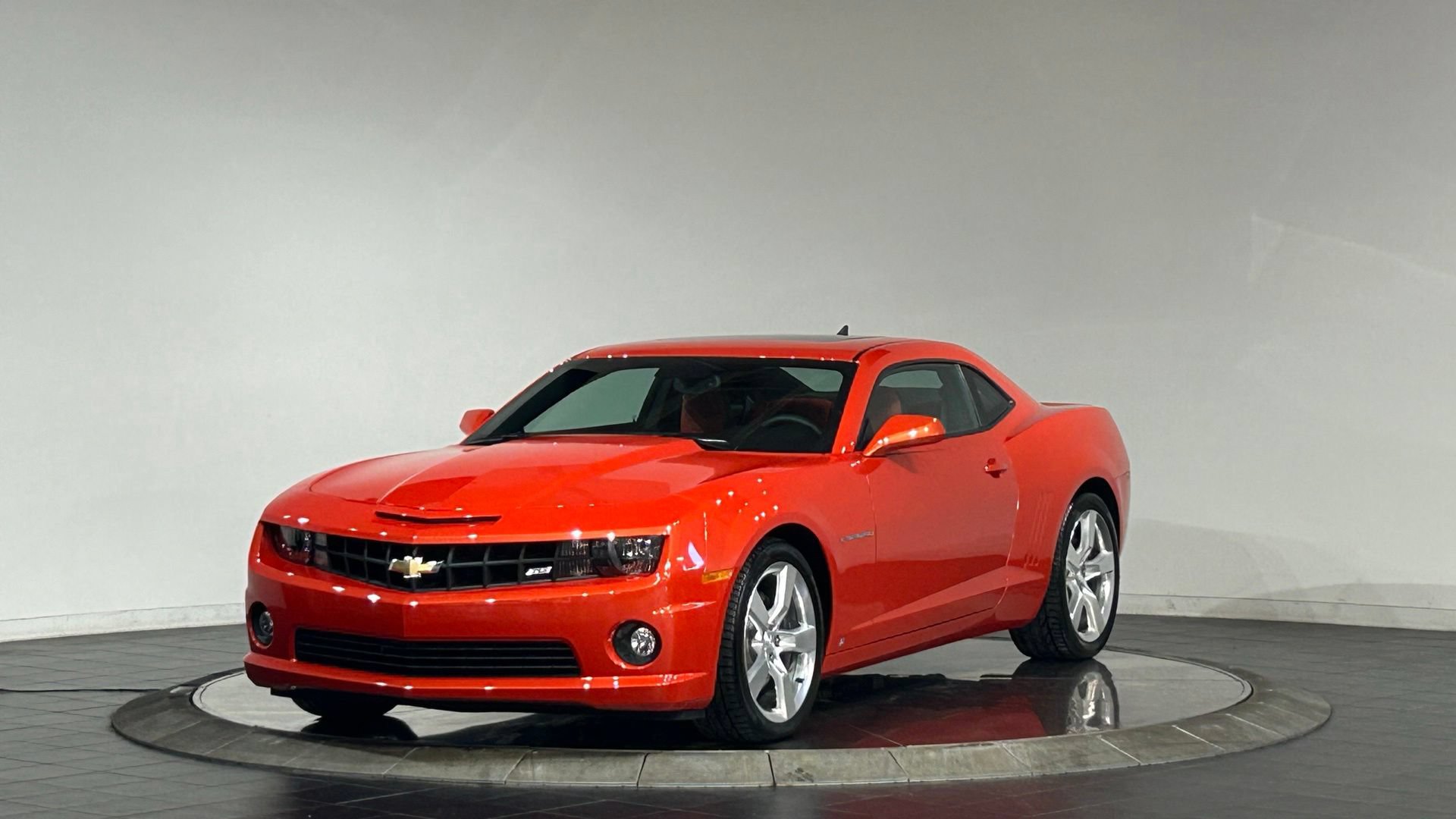 Used 2010 Chevrolet Camaro SS w/ Interior Accent Trim Package RWD video 4
