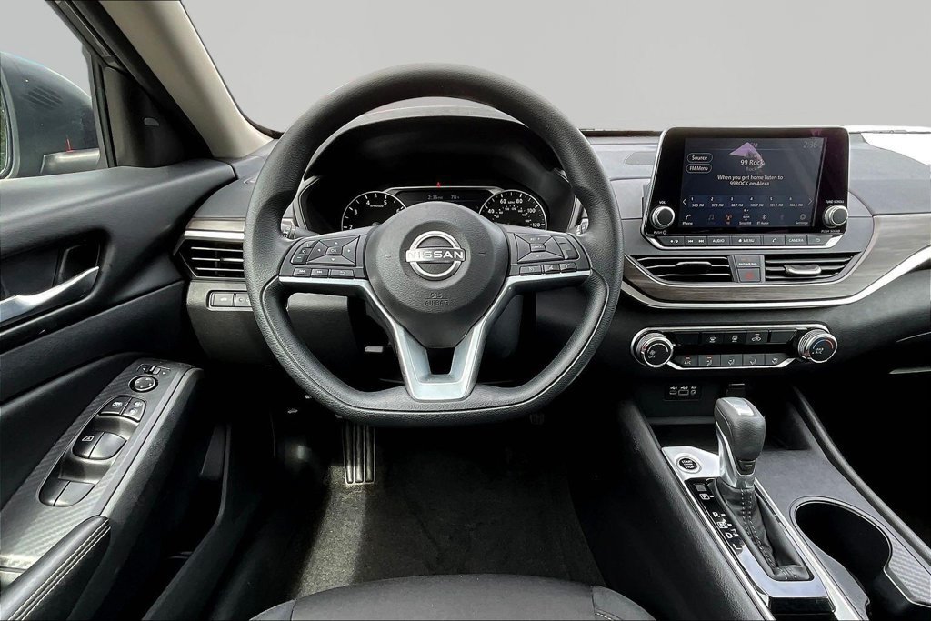 Used 2025 Nissan Altima 2.5 SV FWD image 10