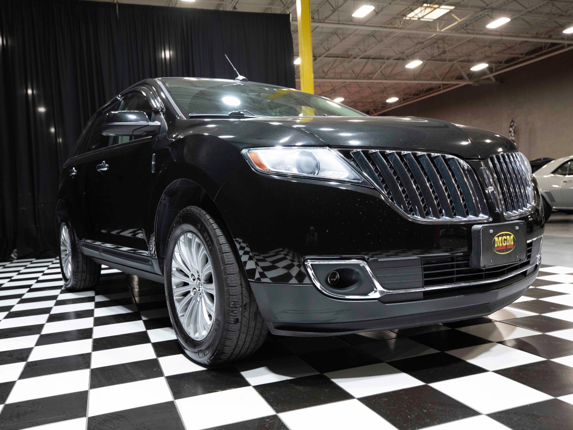 Used 2014 Lincoln MKX AWD w/ Olive Ash Wood Package image 11