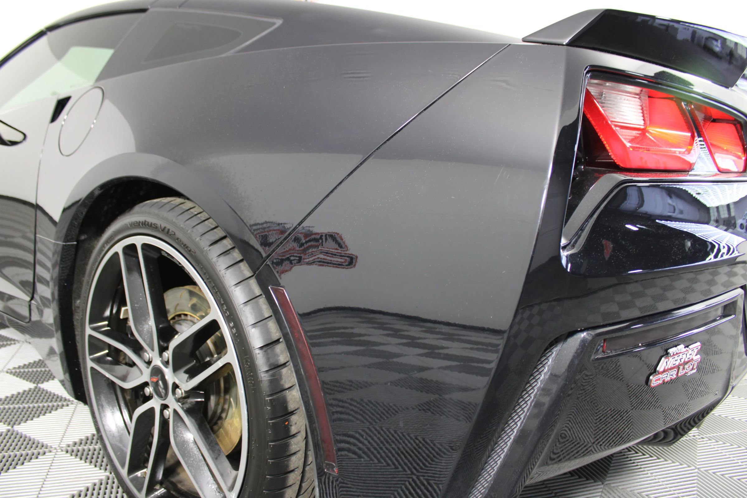 Used 2017 Chevrolet Corvette Stingray Coupe w/ Carbon Flash Badge Package image 25