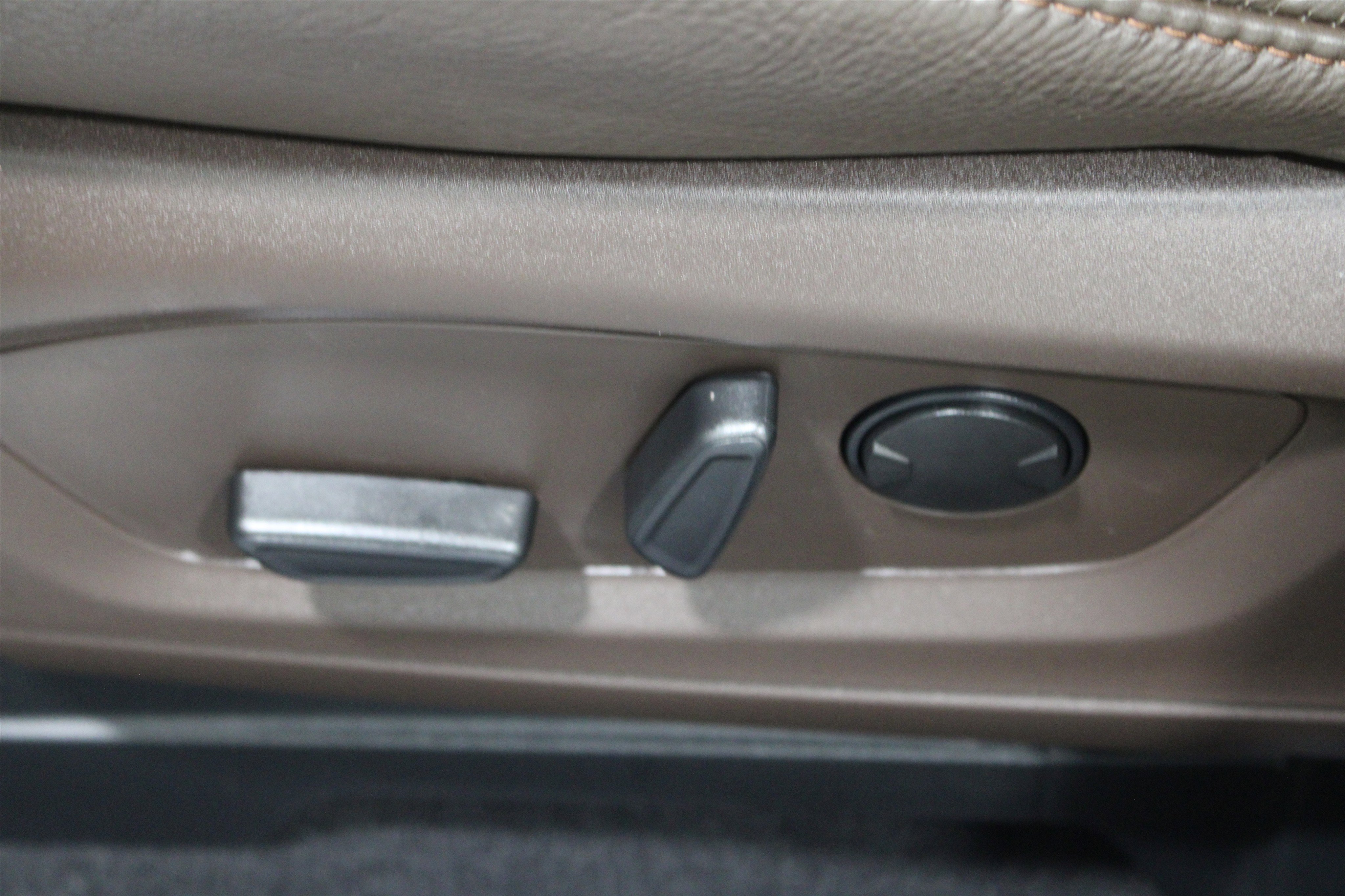 Used 2022 Ford Explorer King Ranch w/ Technology Package AWD/4WD image 6