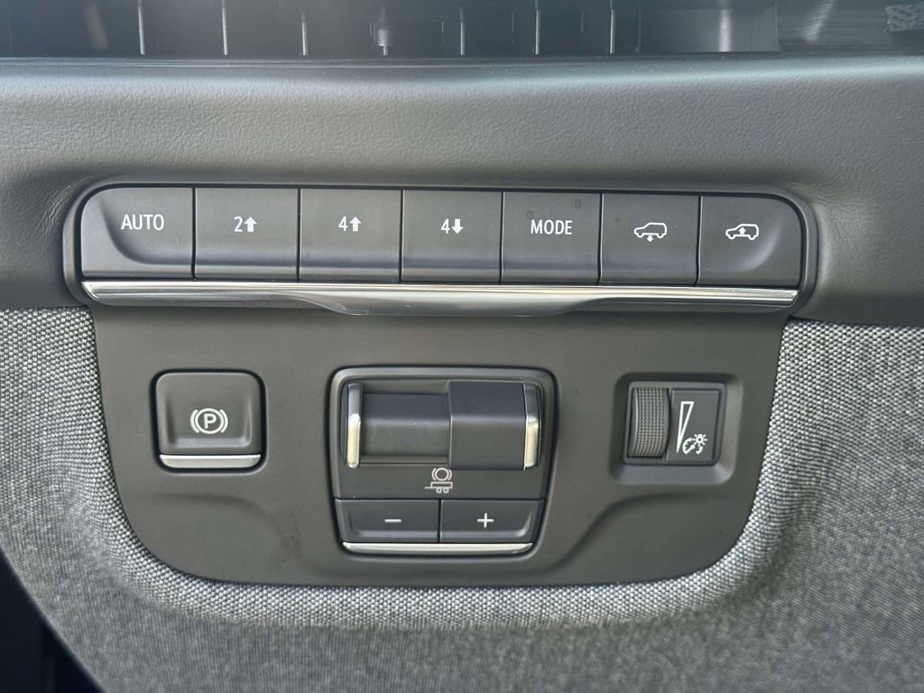 Used 2025 Cadillac Escalade Sport Platinum w/ LPO, Floor Liner Package AWD/4WD image 21