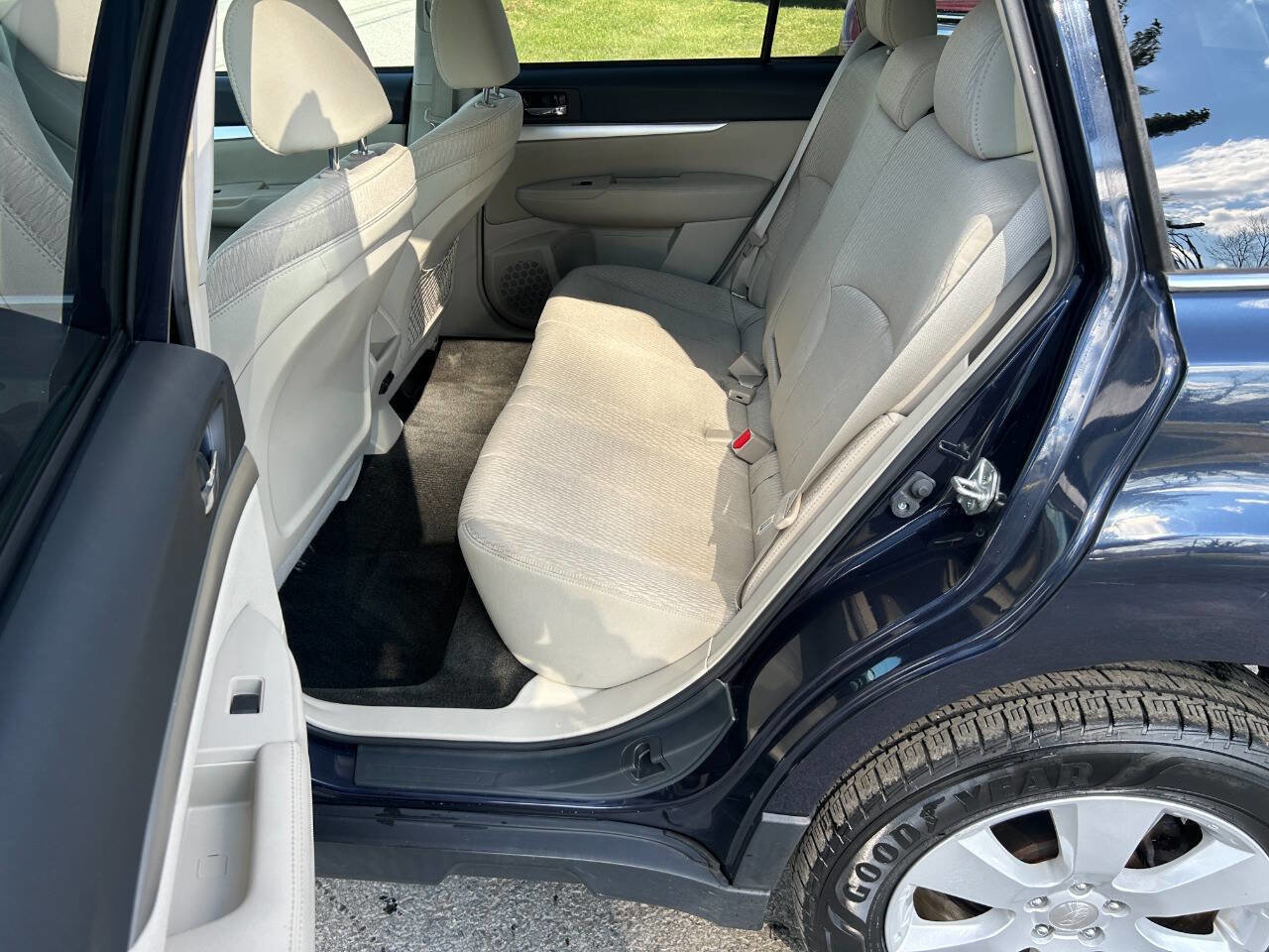 Used 2012 Subaru Outback 2.5i Premium image 14