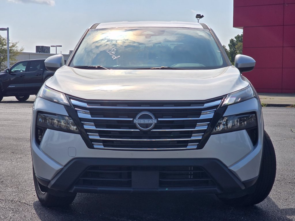 Used 2025 Nissan Rogue SV FWD image 8