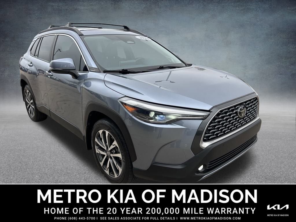 Used 2023 Toyota Corolla Cross XLE image 3