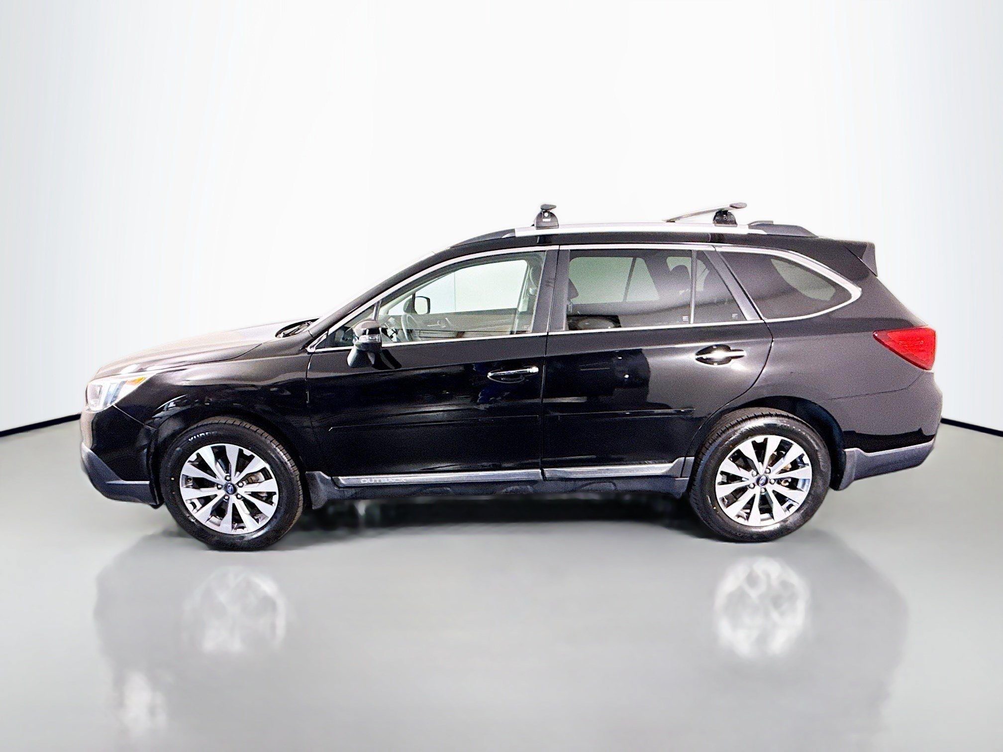 Used 2017 Subaru Outback 3.6R Touring w/ Popular Package #5A AWD/4WD image 6