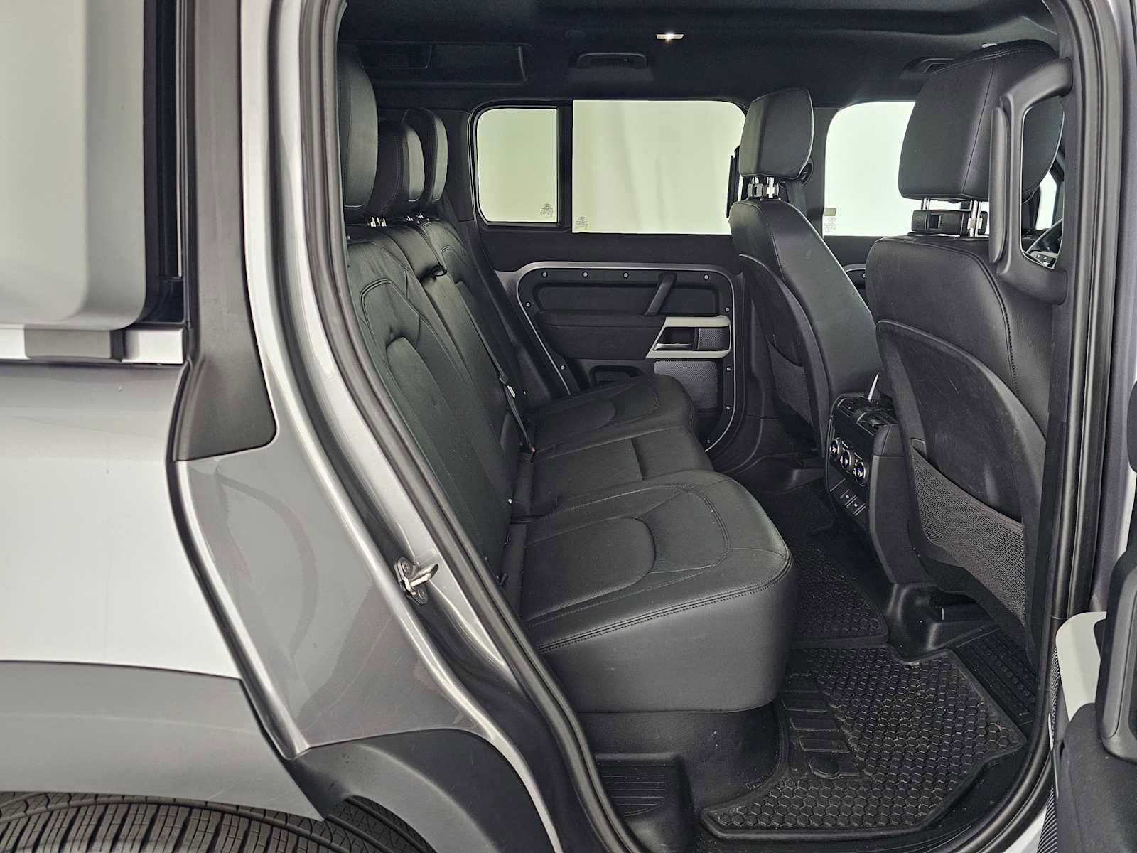 Used 2023 Land Rover Defender 110 S image 12