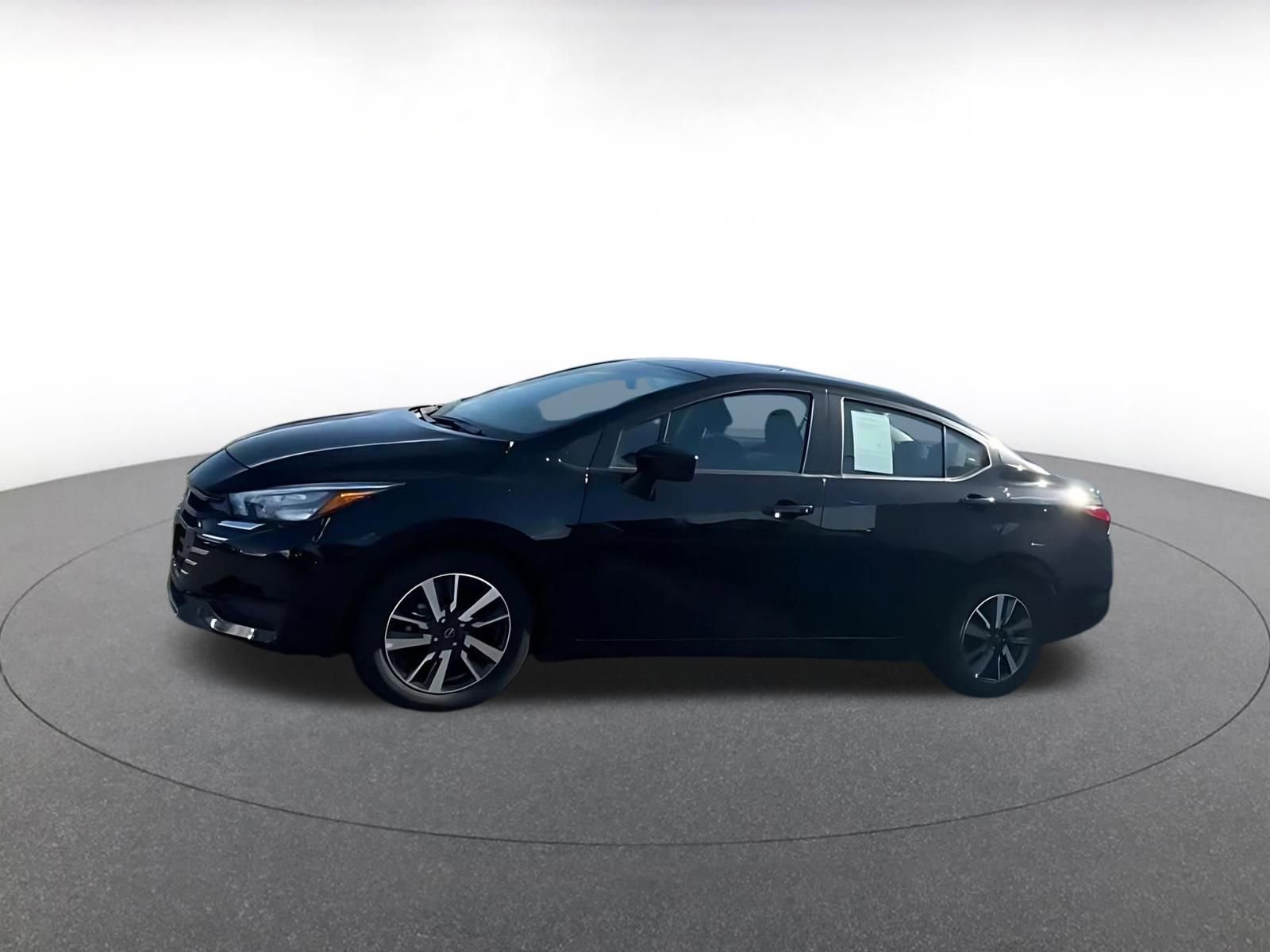 Used 2025 Nissan Versa SV FWD image 4