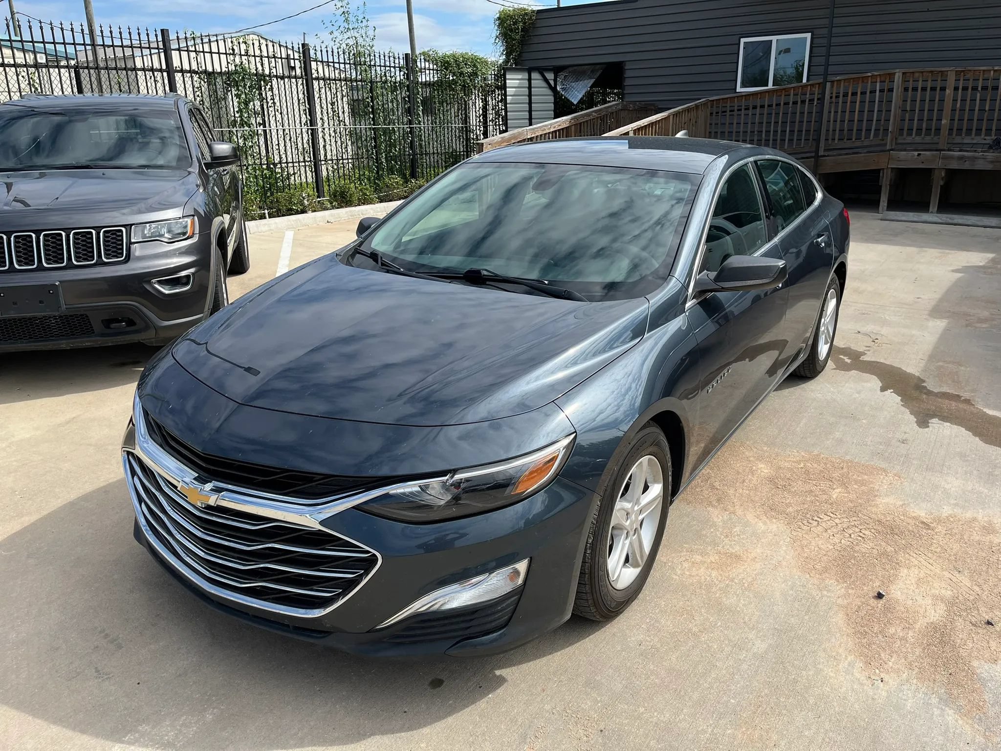 Used 2020 Chevrolet Malibu LS FWD image 2
