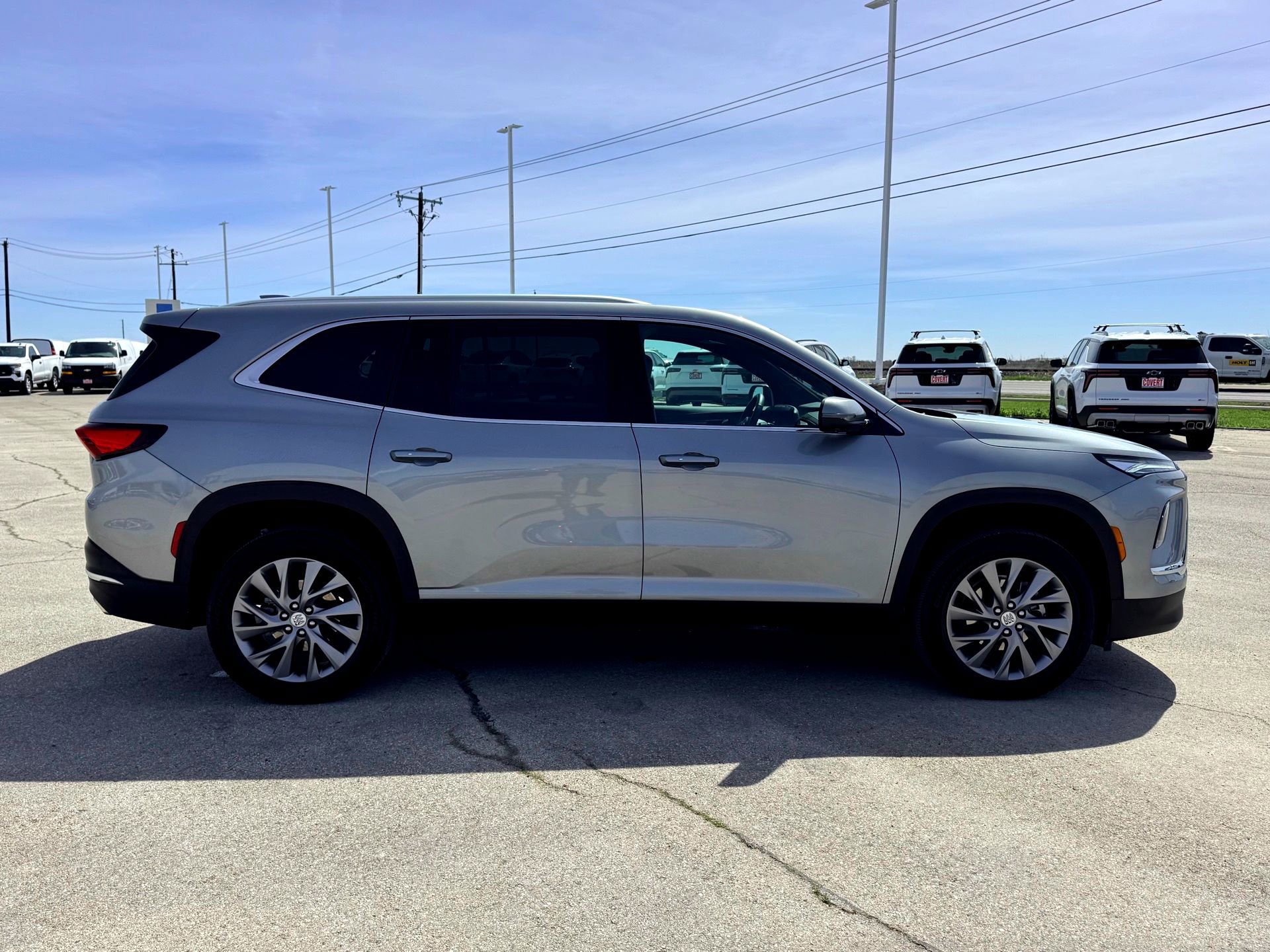 Used 2025 Buick Enclave Preferred image 5