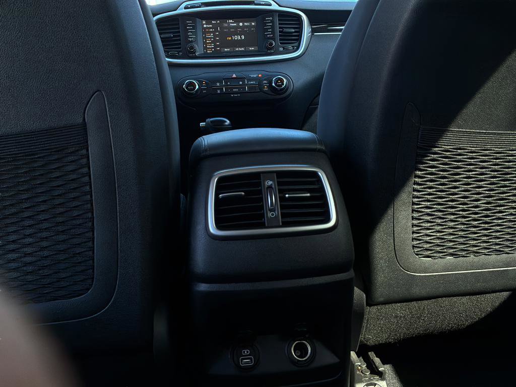 Used 2018 Kia Sorento FWD image 17