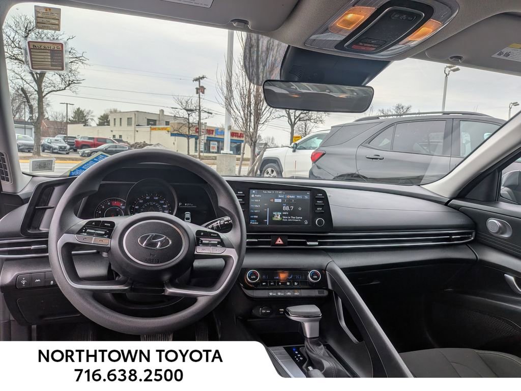 Used 2023 Hyundai Elantra SEL FWD image 6