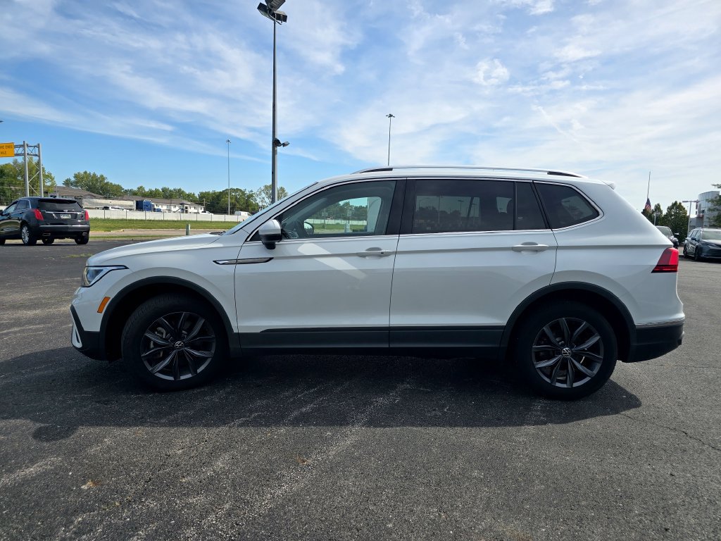 Used 2023 Volkswagen Tiguan SE w/ Panoramic Sunroof Package FWD image 13